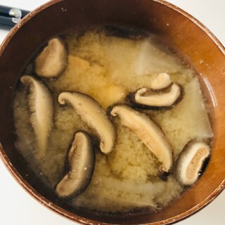 厚揚げと椎茸のお味噌汁